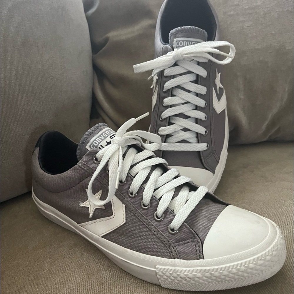 Converse All Stars. Women’s size 9/men’s 7. Gray.